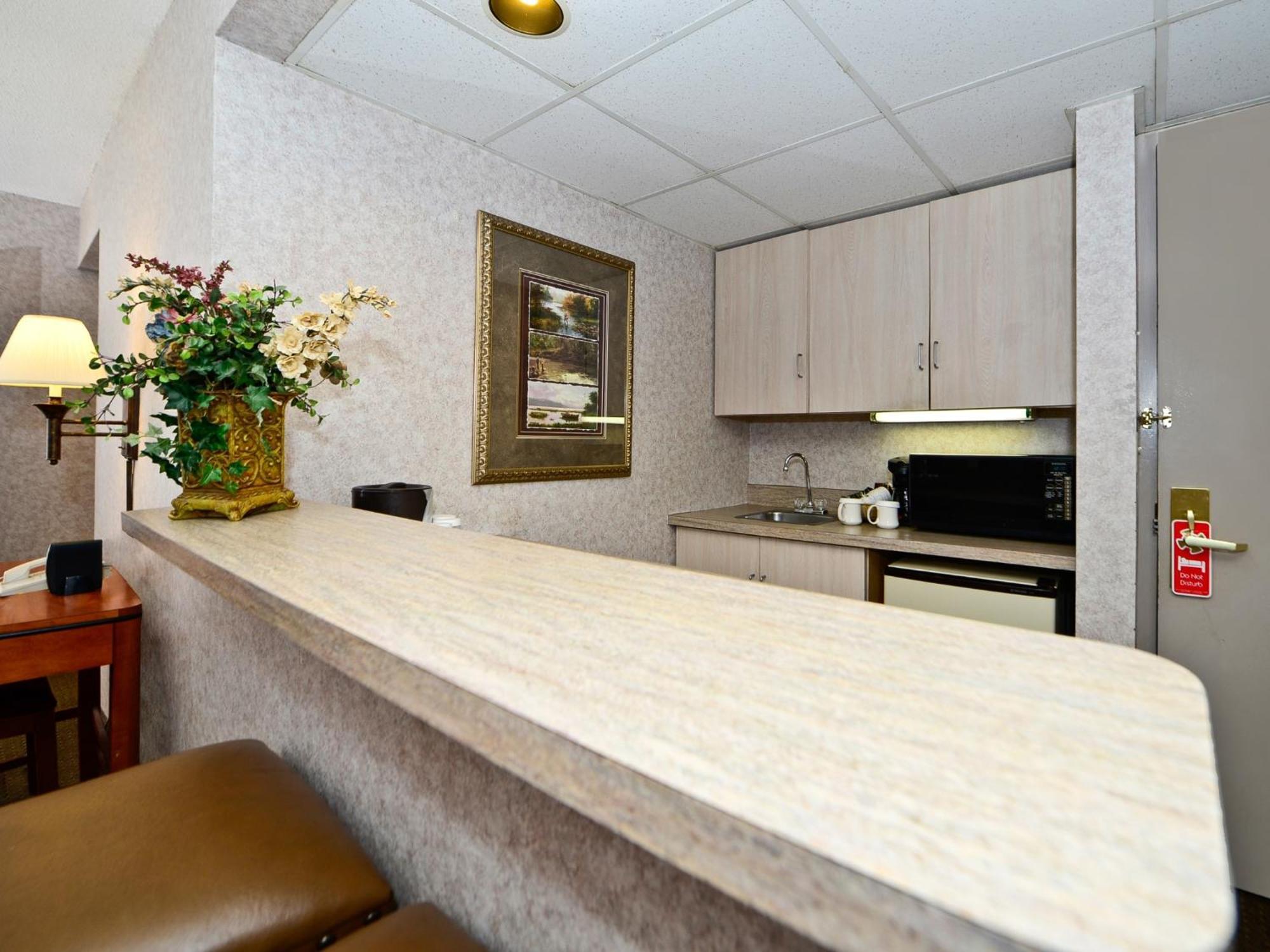 Ramada By Wyndham Plymouth Hotel & Conference Center Bilik gambar