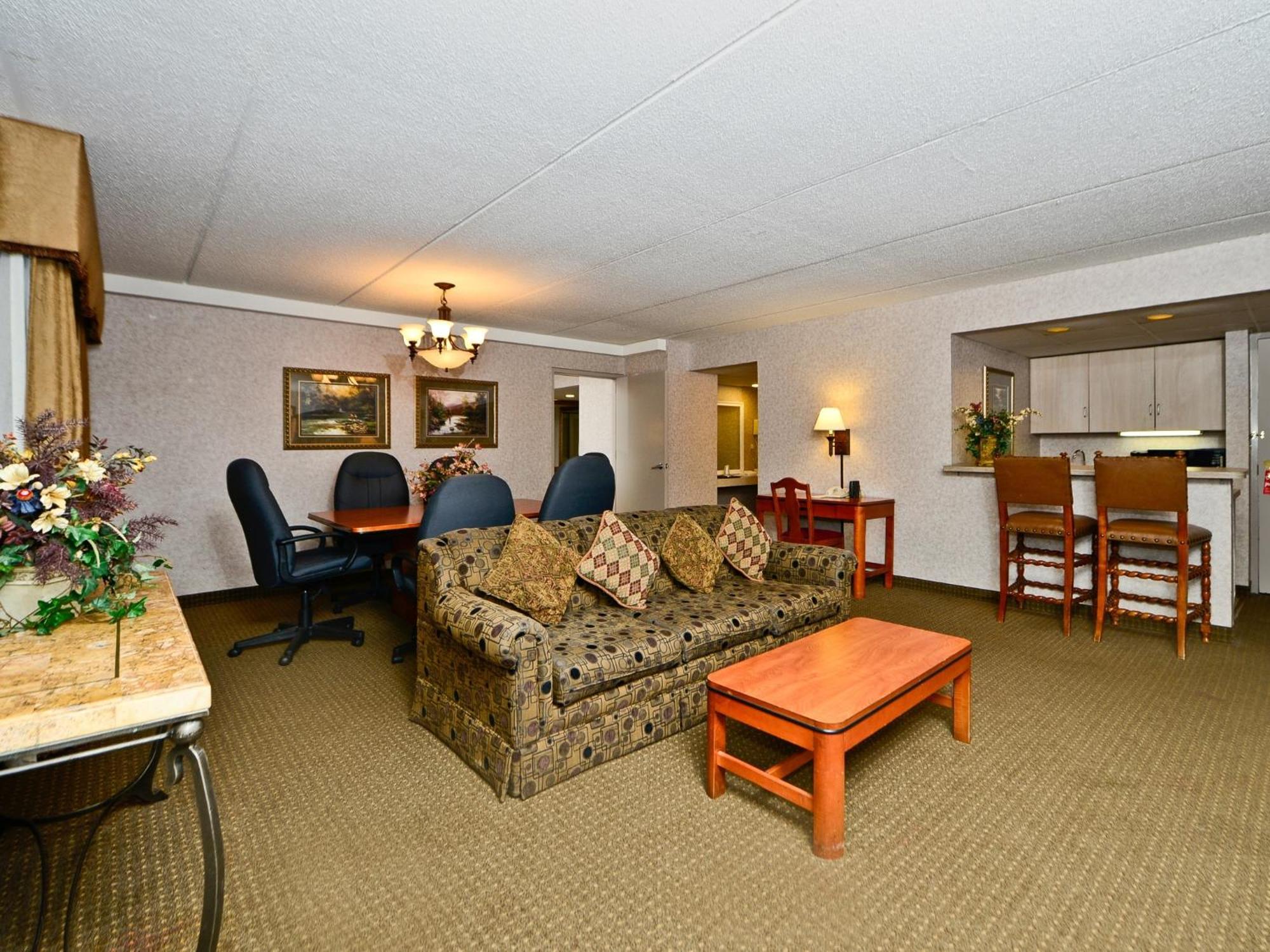 Ramada By Wyndham Plymouth Hotel & Conference Center Bilik gambar