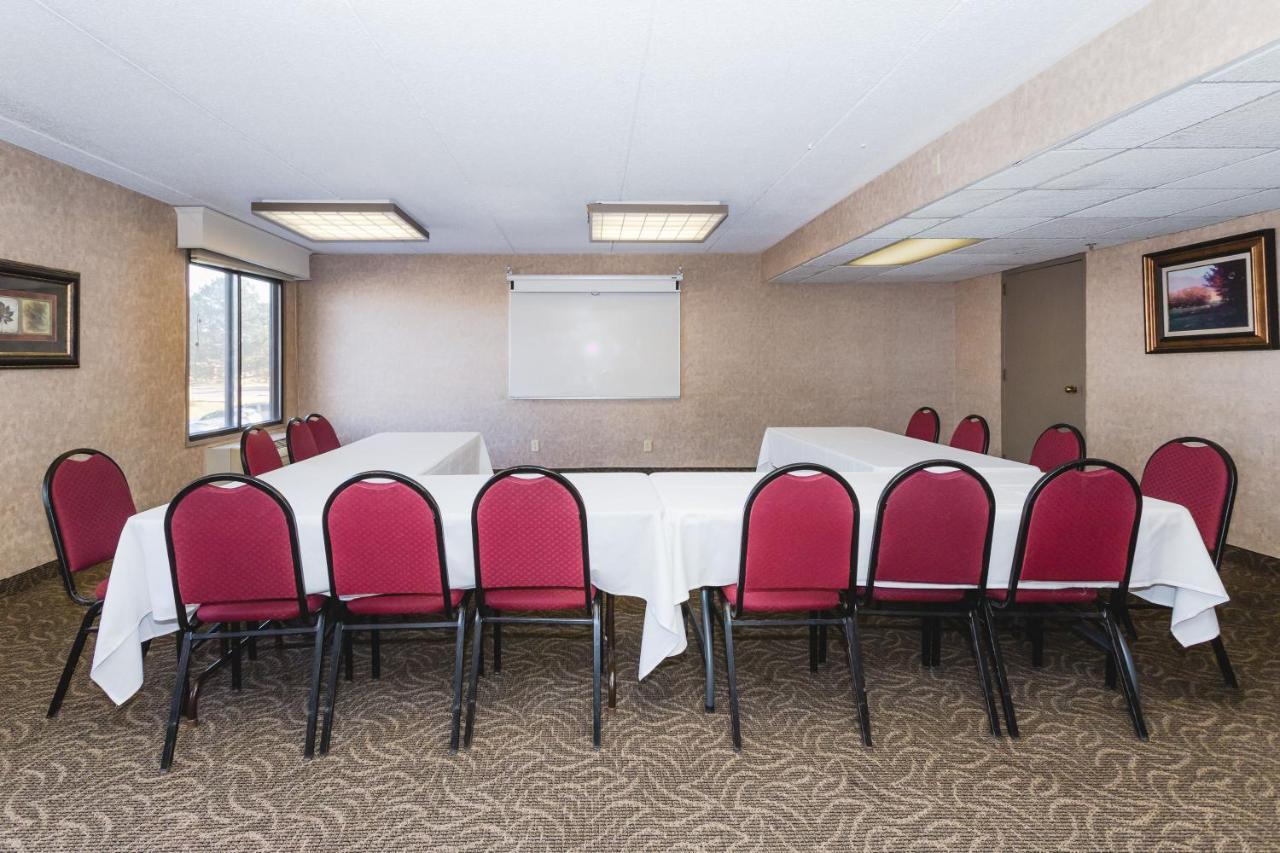 Ramada By Wyndham Plymouth Hotel & Conference Center Luaran gambar