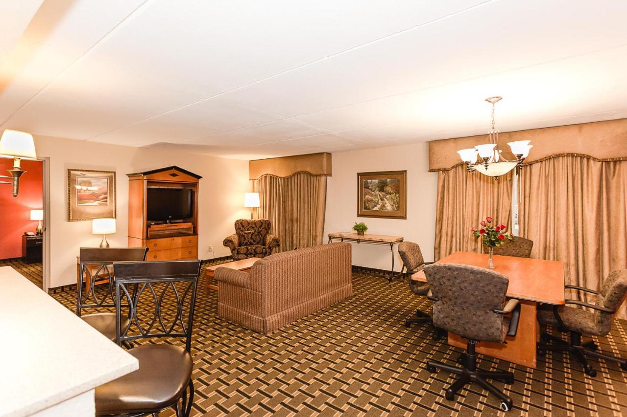 Ramada By Wyndham Plymouth Hotel & Conference Center Luaran gambar