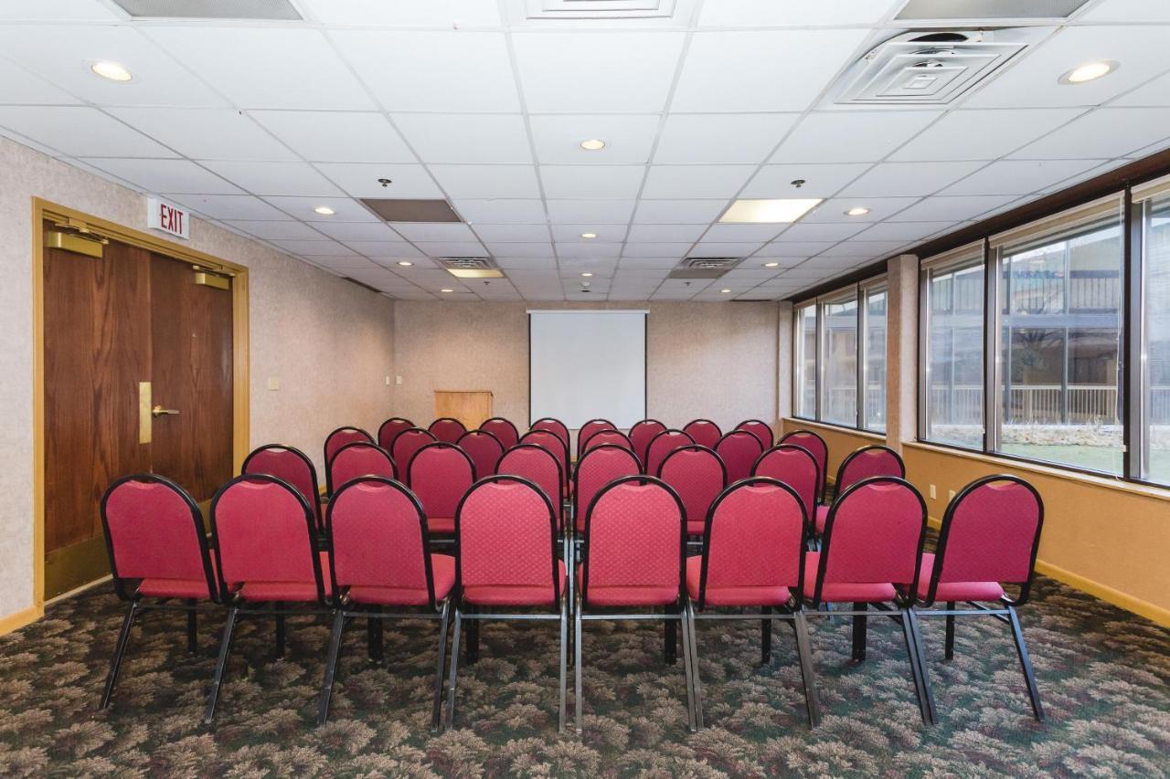 Ramada By Wyndham Plymouth Hotel & Conference Center Luaran gambar