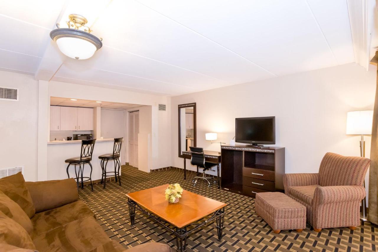 Ramada By Wyndham Plymouth Hotel & Conference Center Luaran gambar